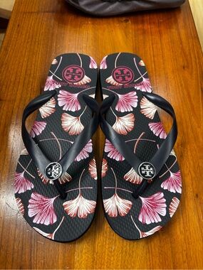 Tory Burch Flip Flops size 9.5